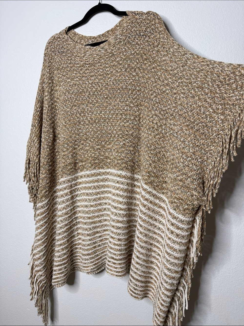 Ivory Taupe Lightweight Chenille Poncho With Fringe O/S. NEW! - Picture 7 of 9